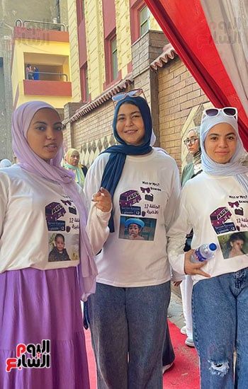 بتيشرتات عليها صور الطفولة.. طالبات الثانوية العامة بالجيزة يحتفلن بانتهاء امتحانات العام الدراسى