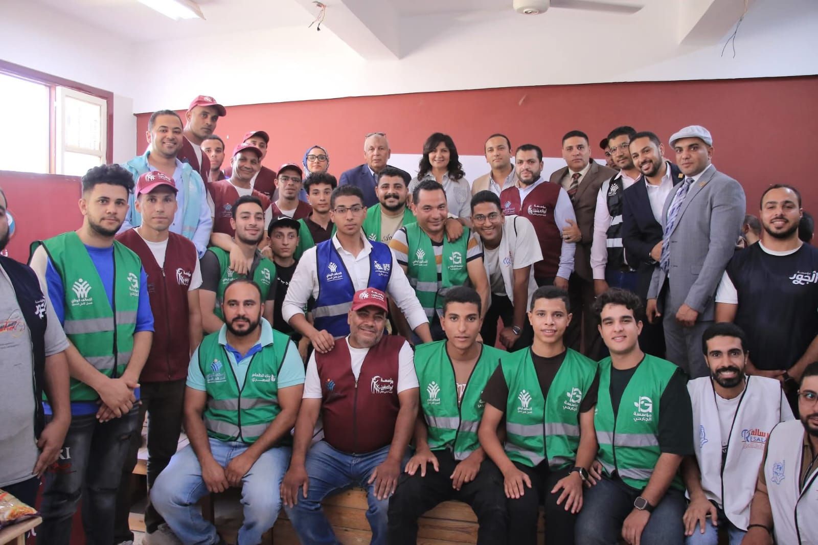 قافلة "إيد واحدة" الشاملة تصل الوادى الجديد لخدمة 14 ألف مواطن.. صور