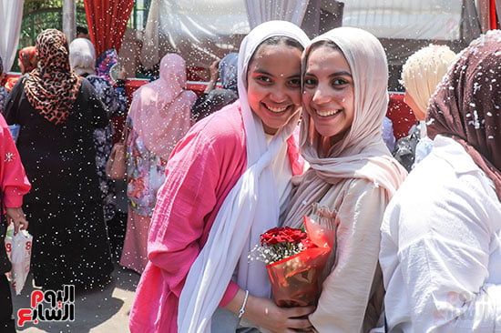 "فركش ثانوية عامة".. الطلاب ينهون الامتحانات ويبدأون مشوار الحلم