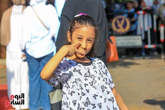 الأمهات يختمن شهور السهر والترقب بالدعاء والأمل فى آخر أيام امتحانات الثانوية