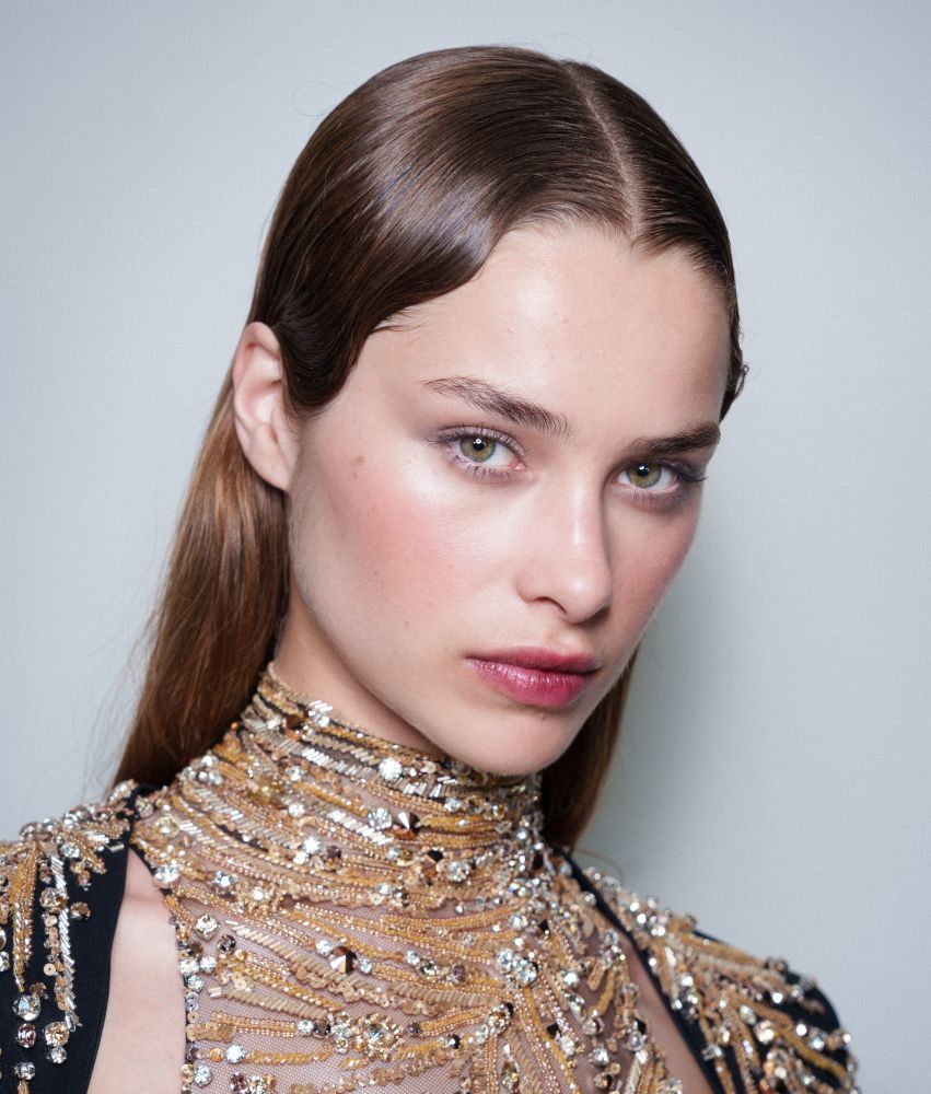 مكياج اليوم الثالث من أسبوع الموضة في باريس.. أناقة مترفة ولمسات فنية