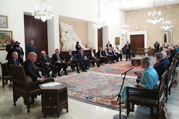 الرئيس عون أمام وفد أوروبي: غياب الجيش اللبناني قد يؤدي إلى تراجع كبير بالوضع الأمني ما سينعكس سلباً على المنطقة بأسرها