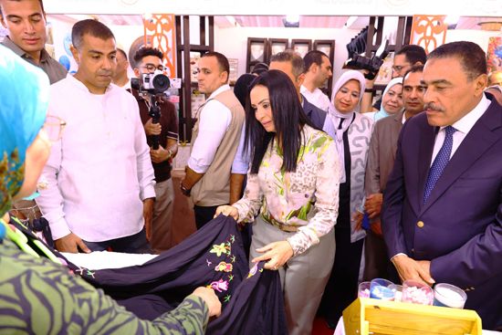 وزيرة التضامن تفتتح معرض ديارنا للحرف اليدوية والتراثية بمارينا.. صور