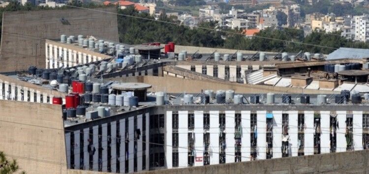 معلومات للــ"LBCI": تحركات لأهالي المعتقلين السوريين في سجن روميه عند معبرَي جديدة يابوس وجوسية