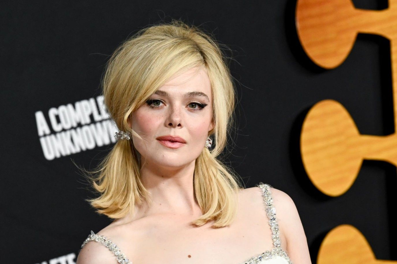 تسريحات صيفية لا غنى عنها تقيكِ من التعرق.. اعتمديها على طريقة النجمات