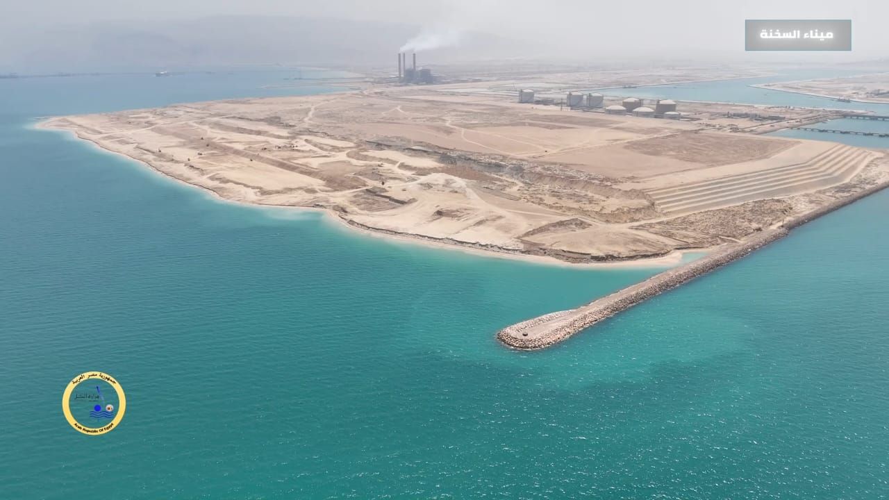 وزير الصناعة والنقل يجرى جولة تفقدية موسعة بمشروعات مينائى الإسكندرية والدخيلة