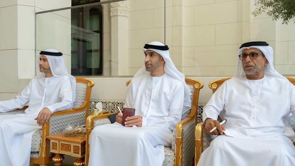 رئيس الدولة يتلقى رسالة خطية من رئيس تشاد تسلمها منصور بن زايد