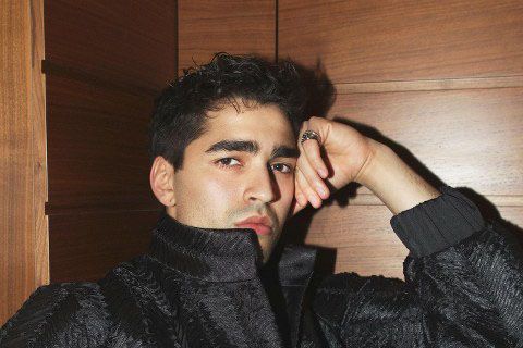 بالصور- بعد انفصاله عن عفراء ساراتش أوغلو… هل يعيش مارت رمضان ديمير قصة حبّ جديدة؟