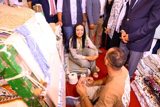 وزيرة التضامن تفتتح معرض ديارنا للحرف اليدوية والتراثية بمارينا.. صور