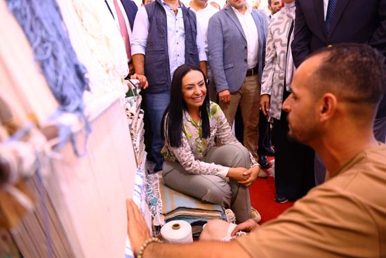 وزيرة التضامن تفتتح معرض ديارنا للحرف اليدوية والتراثية بمارينا.. صور