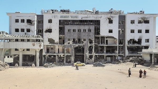 مدير جمعية الإغاثة الطبية لـ«الاتحاد»: الجرحى يموتون جوعاً وعجز كبير بالكوادر الطبية في غزة