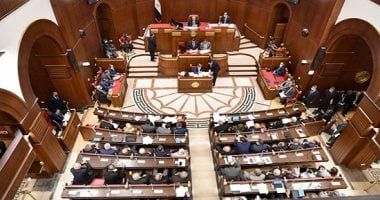 ما الصفة الانتخابية لأعضاء مجلس الشيوخ ومتى تسقط عن العضو؟