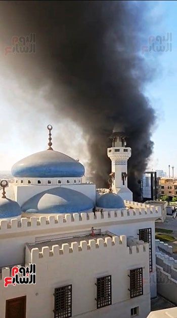 اندلاع حريق فى دبى مول بمنطقة الشيخ زايد.. فيديو وصور