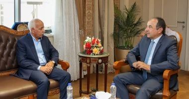 اتحاد العمال ووزير قطاع الأعمال يبحثان تطوير منظومة التدريب والتأهيل المهنى