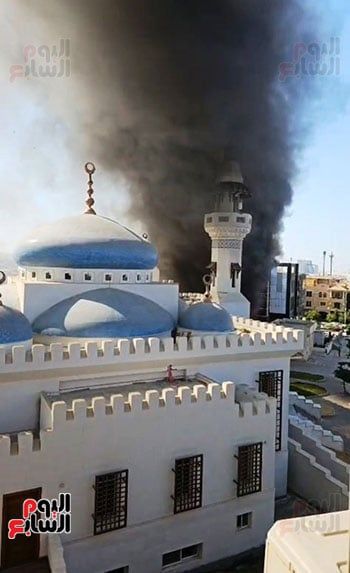 اندلاع حريق فى دبى مول بمنطقة الشيخ زايد.. فيديو وصور