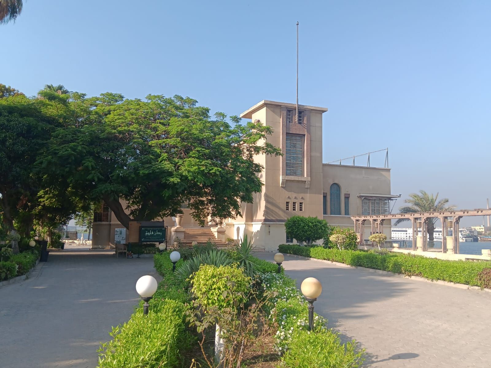 السياحة والآثار ترد بالصور: ركن فاروق آمن وسليم ولم يتعرض لأي حريق أو أضرار