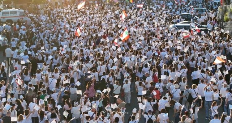 أكثر من عشرة آلاف مؤمن في مسيرة حج إلى ضريح القديس شربل في عنّايا تحضيرًا لعيده