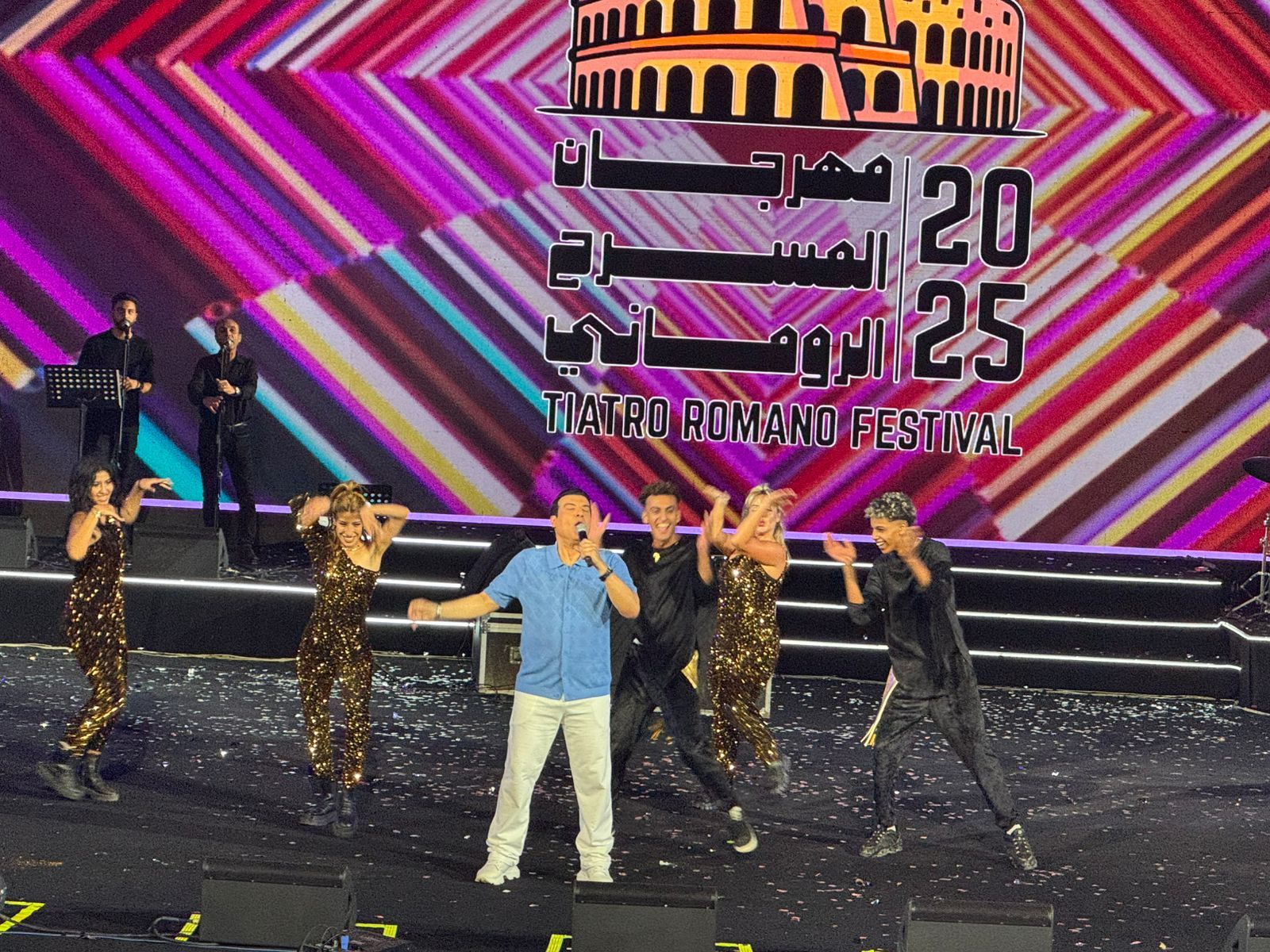 إيهاب توفيق يتألق بأروع أغانيه فى افتتاح المسرح الرومانى بمارينا.. فيديو وصور