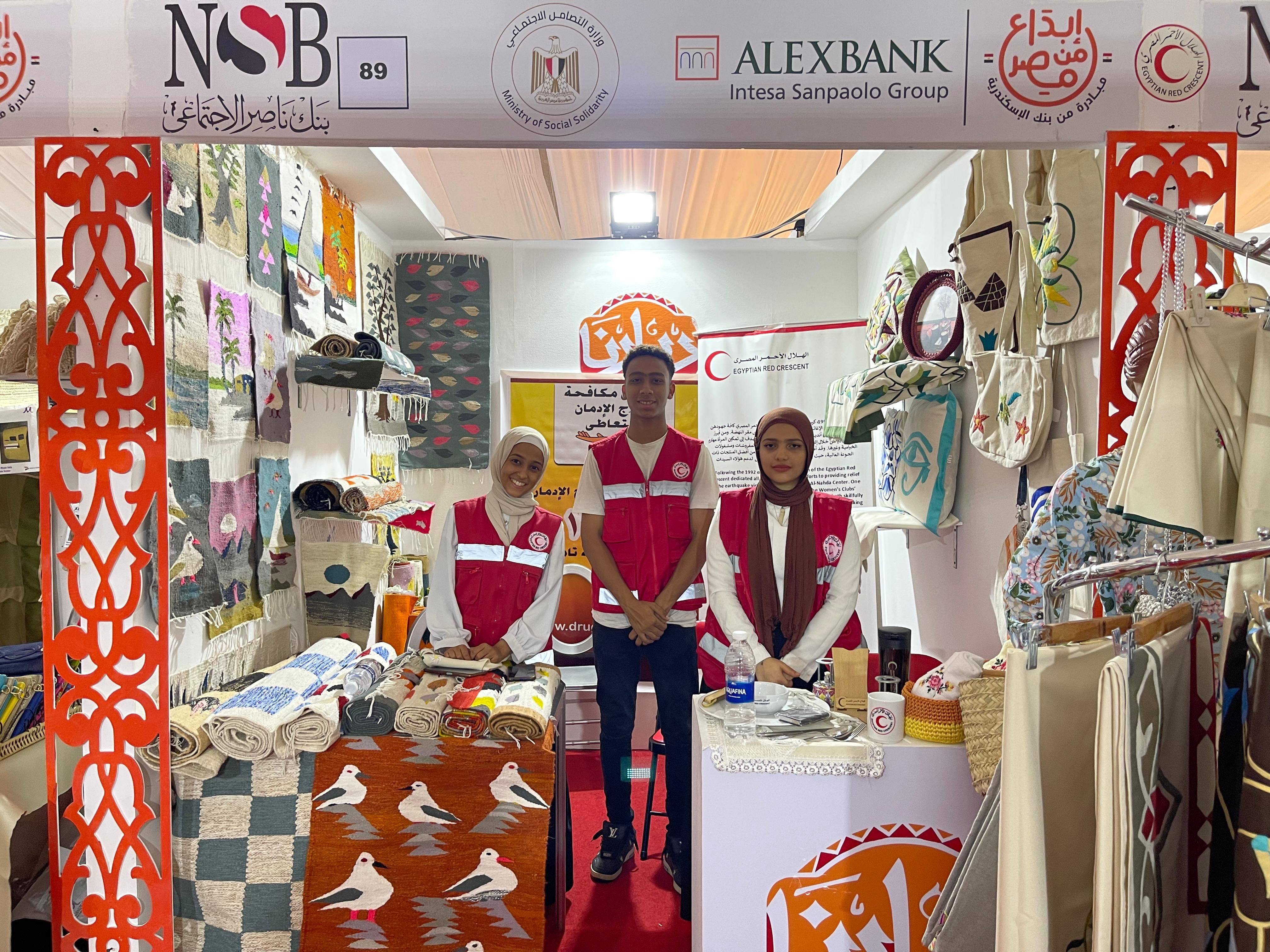 الهلال الأحمر المصري يشارك بمنتجات يدوية في ديارنا مارينا "مصر بتتكلم حرفي"
