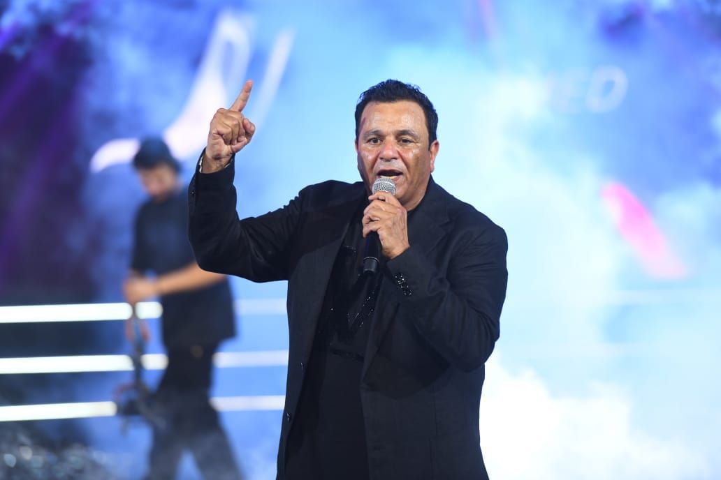 محمد فؤاد يشعل افتتاح المسرح الرومانى بباقة من أجمل أغانيه