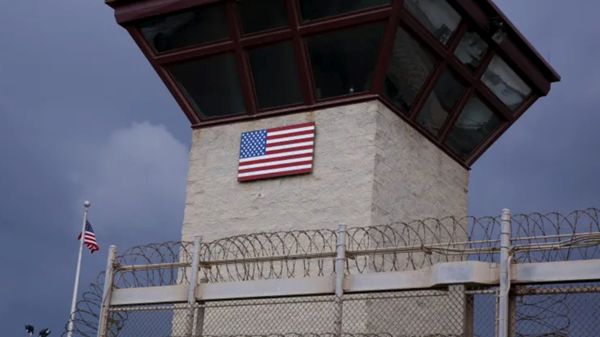 القضاء يأمر إدارة ترامب بوقف الاعتقالات للمهاجرين