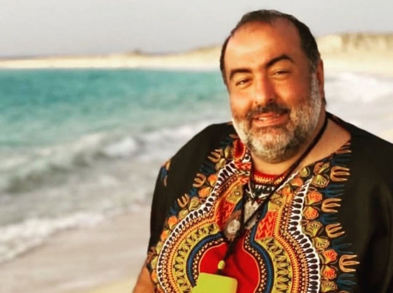 سامح عبد العزيز الصاحب الجدع ومنقذ المواقف.. قدم محمد سعد بشكل مختلف وأنقذ هنيدي ودينا الشربيني