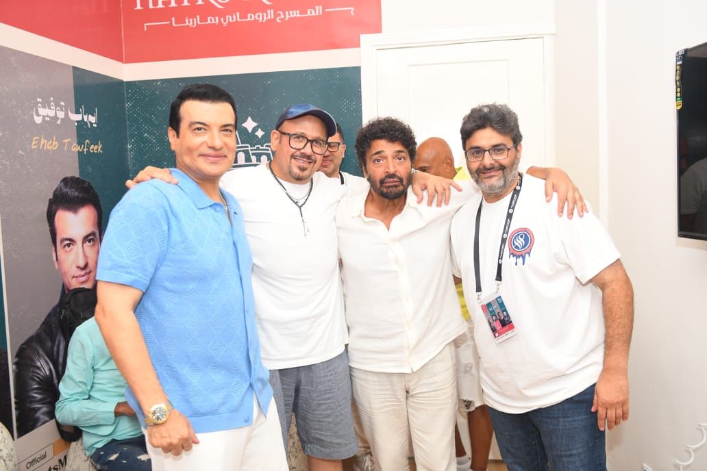 حميد الشاعرى يقدم باقة من أروع أغانيه على خشبة المسرح الرومانى فى مارينا.. صور