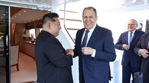 لافروف يلتقي بكيم خلال زيارته لكوريا الشمالية