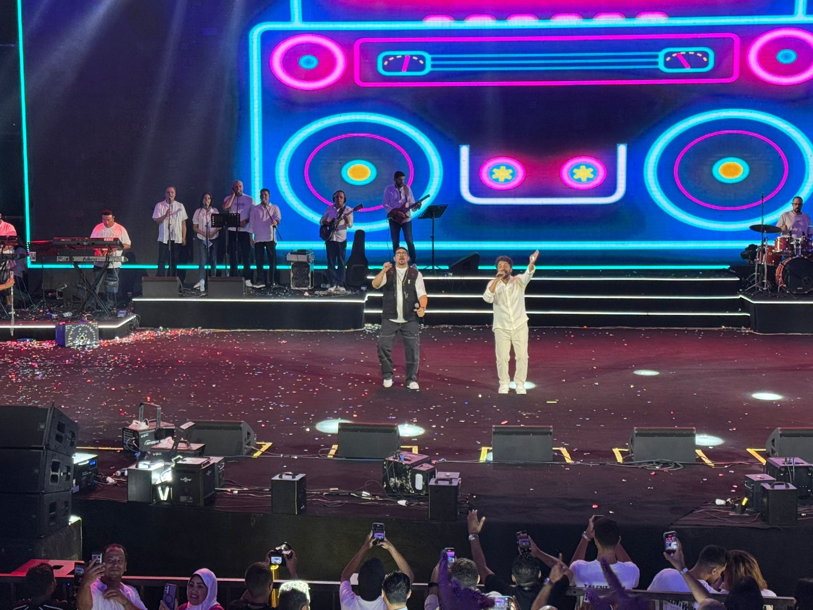 هشام عباس يشارك فى افتتاح المسرح الرومانى بدويتو مع الشاعرى