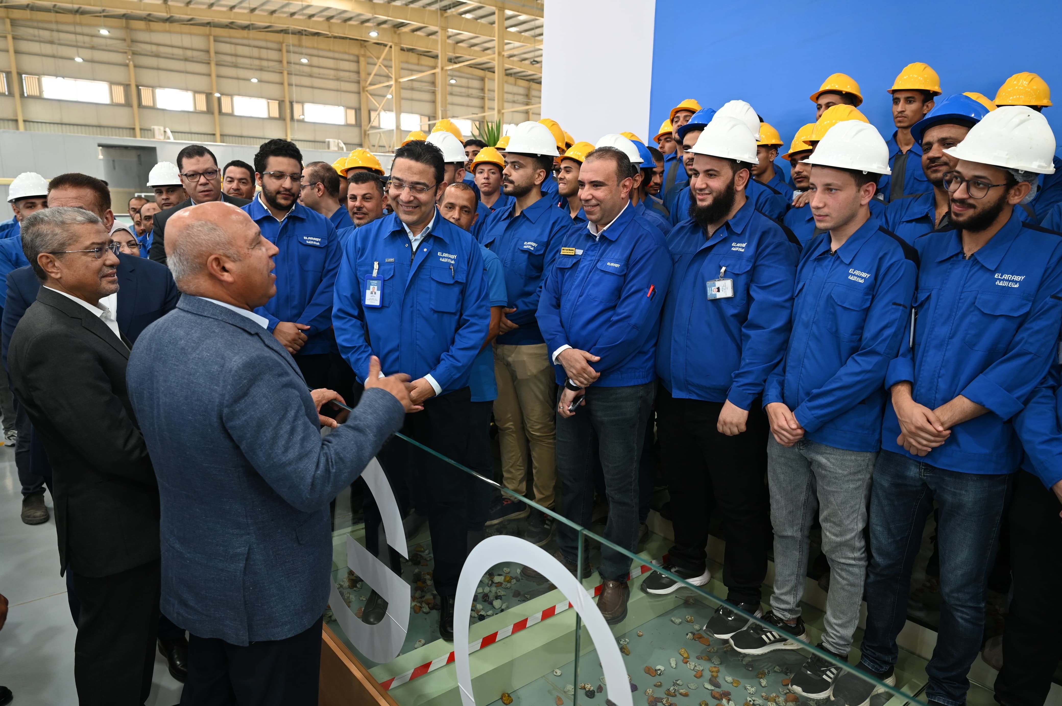 كامل الوزير يفتتح مصنعا ويضع حجر الأساس لمصنع جديد لإنتاج ثلاجات وديب فريزر