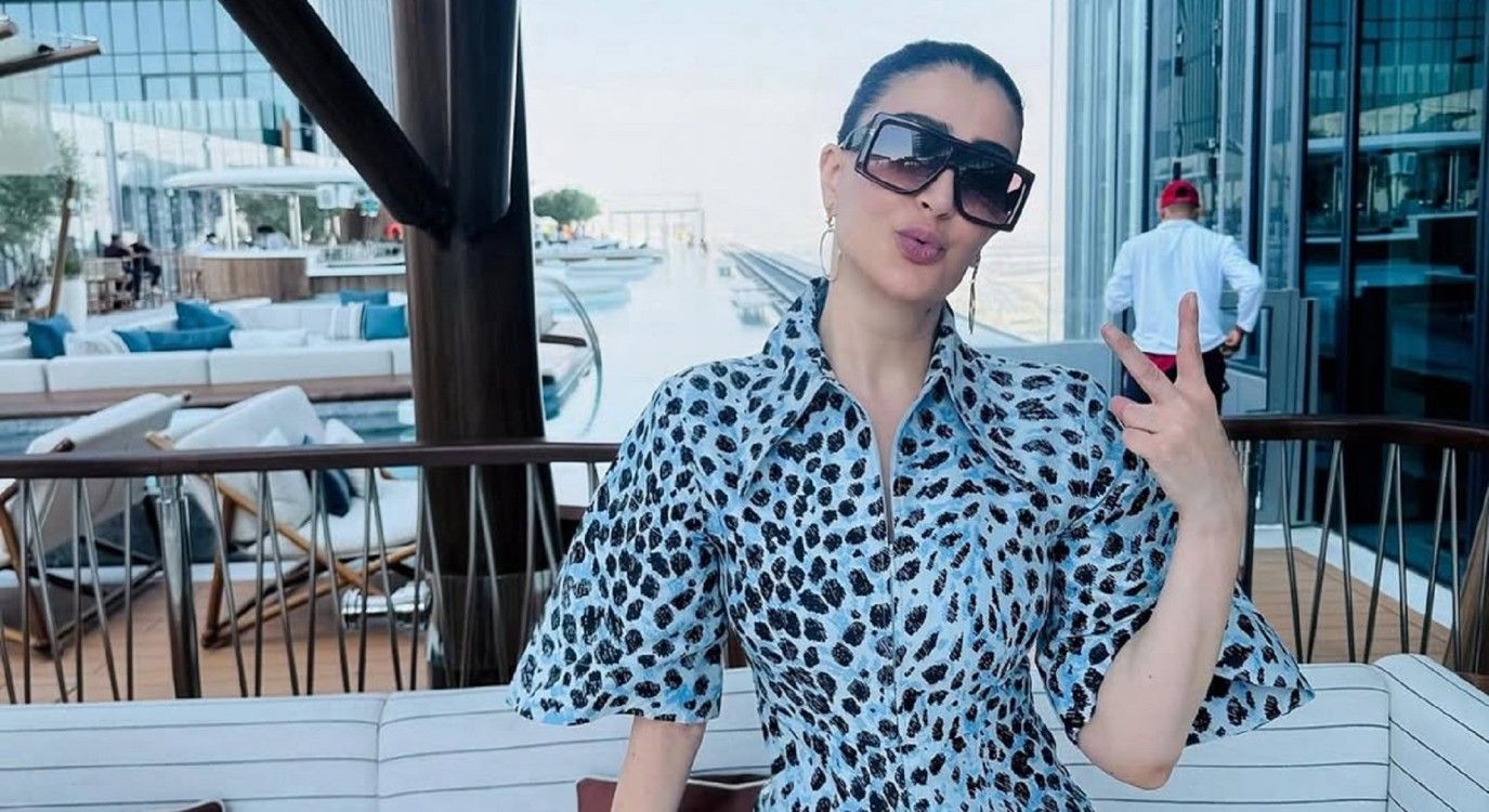 غادة عبد الرازق تثير قلق جمهورها بعد ظهورها على كرسي متحرك