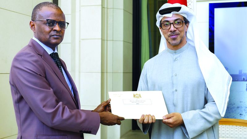 الامارات | رئيس الدولة يتلقى رسالة من رئيس تشاد تسلمها منصور بن زايد