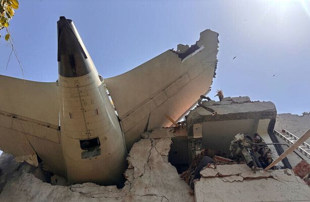 التحقيق في تحطم الطائرة الهندية الشهر الماضي كشف عن انقطاع الوقود عن محركي الطائرة