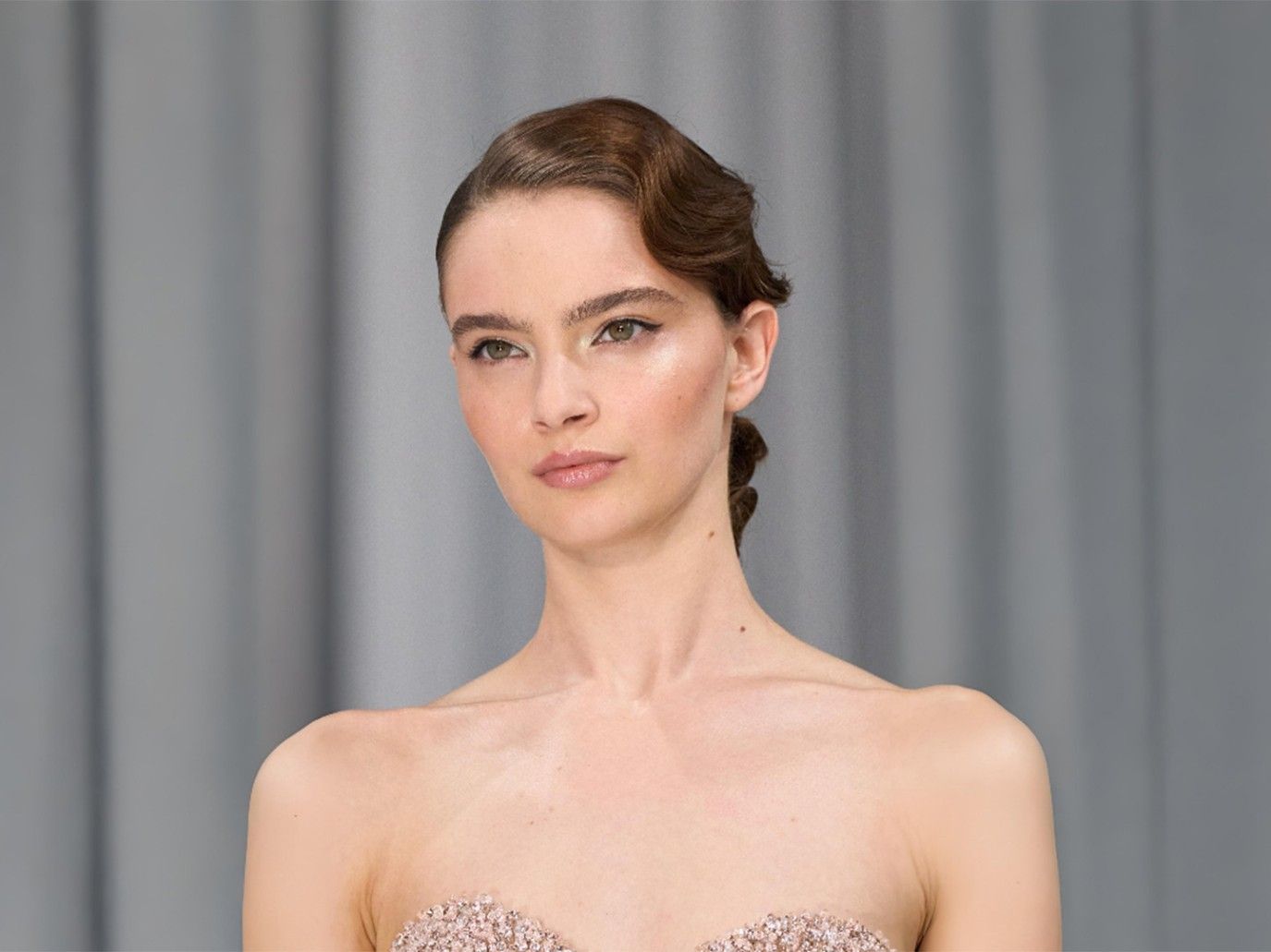 أبرز صيحات المكياج التي أطلقها أسبوع الموضة في باريس لخريف وشتاء 2025-2026