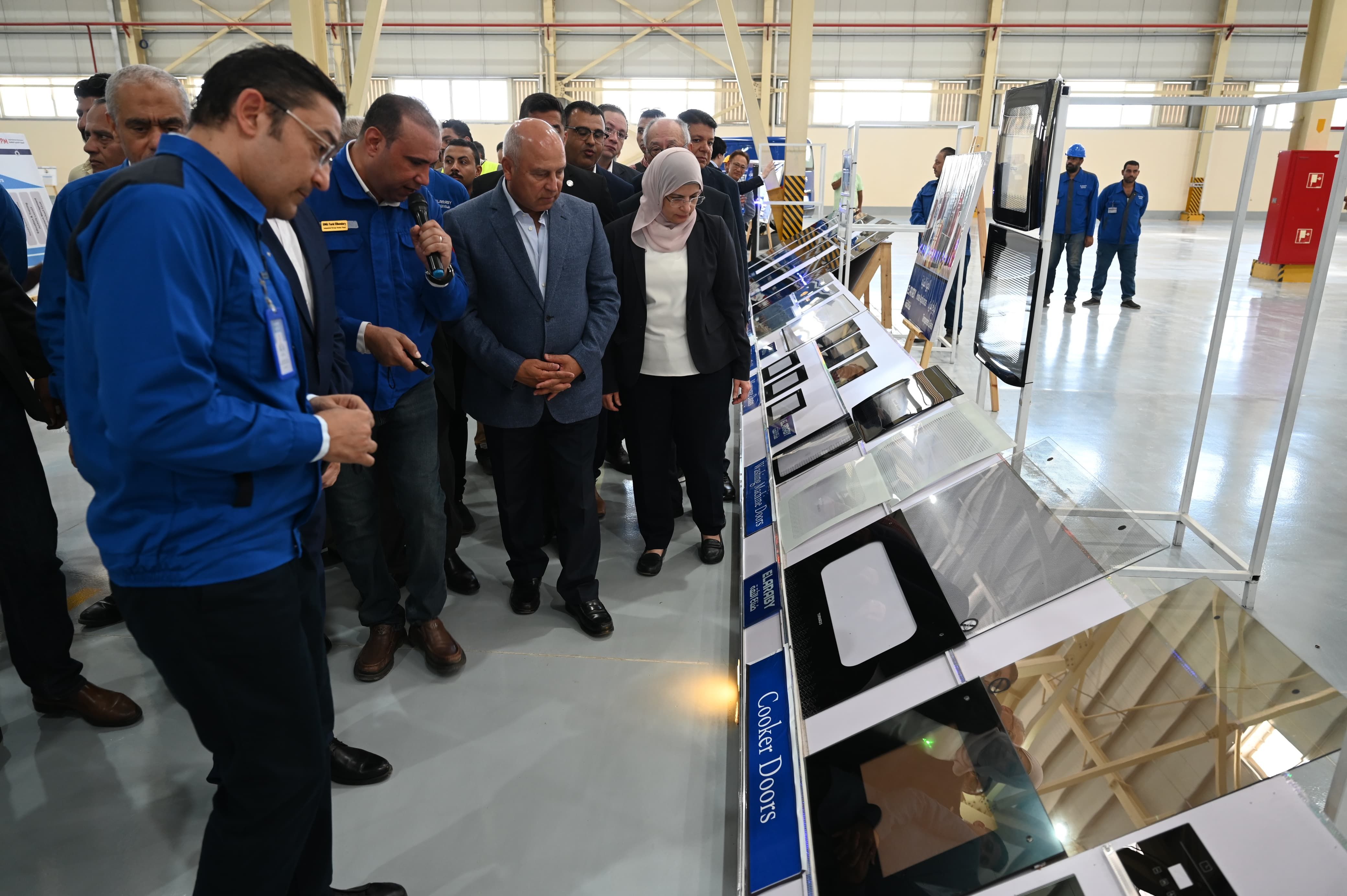 كامل الوزير يفتتح مصنعا ويضع حجر أساس آخر لإنتاج ثلاجات وديب فريزر