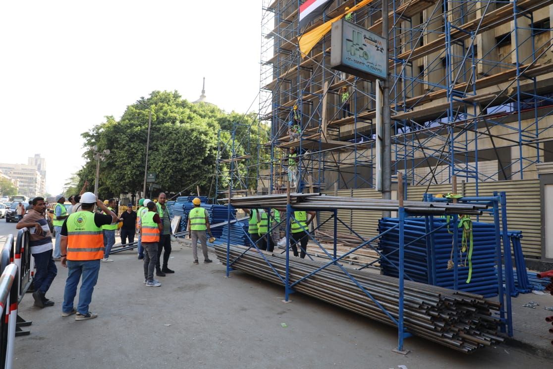 محافظ القاهرة يتفقد سنترال رمسيس لمتابعة أعمال الترميم.. صور