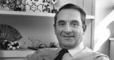 تكنولوجيا: فى ذكرى ميلاده.. كيف غير إلياس جيمس خورى وجه الكيمياء الحديثة؟