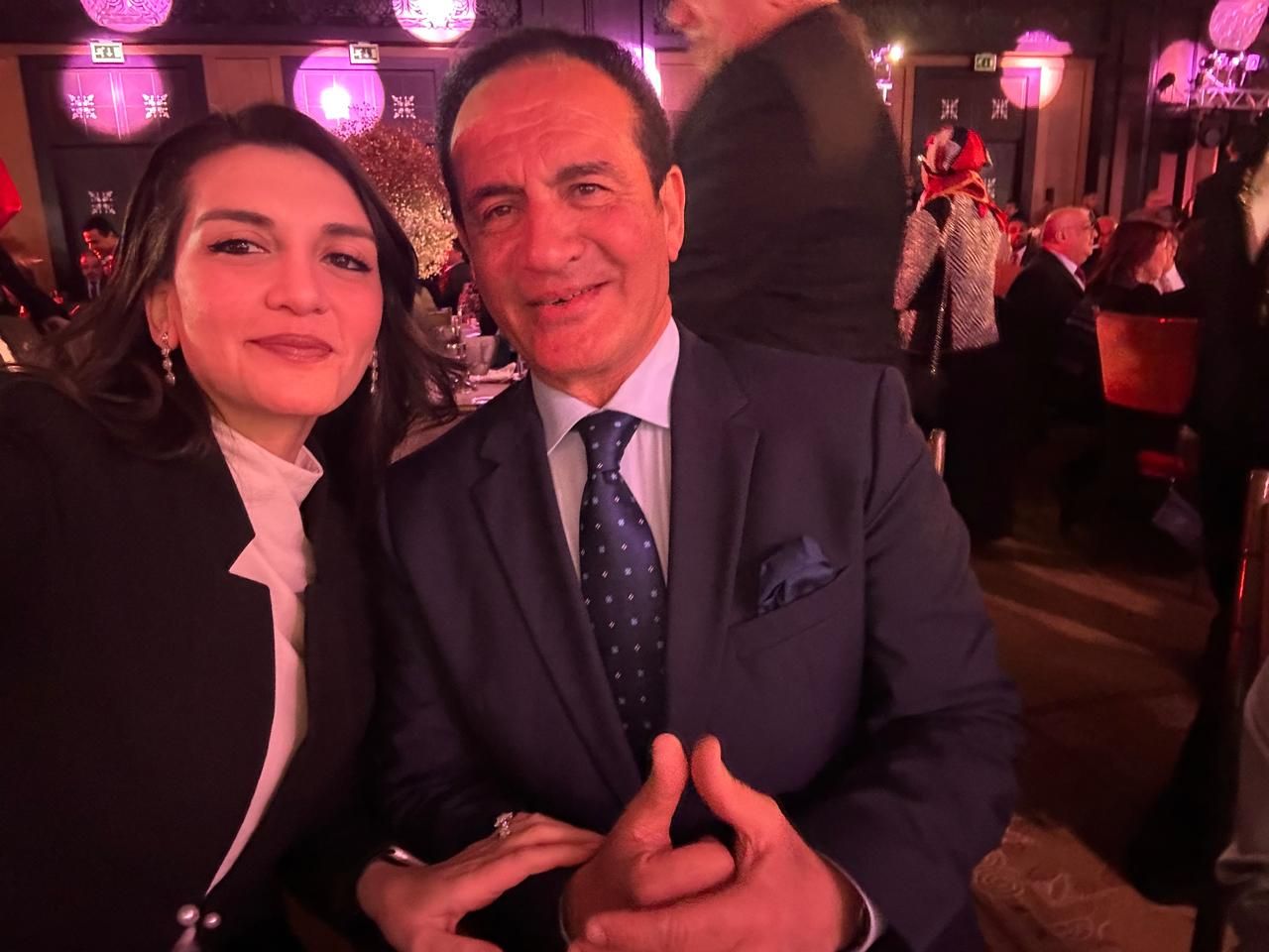 محمد ثروت يهنئ ابنته داليا بعد حصولها على درجة الماجستير من بريطانيا