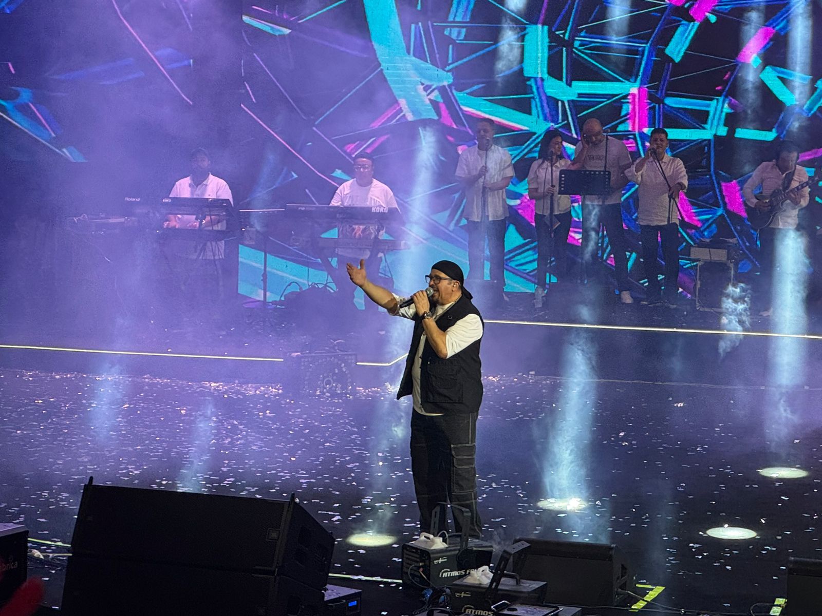 هشام عباس يشارك فى افتتاح المسرح الرومانى بدويتو مع الشاعرى