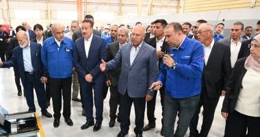 كامل الوزير يفتتح مصنعا ويضع حجر أساس آخر لإنتاج ثلاجات وديب فريزر
