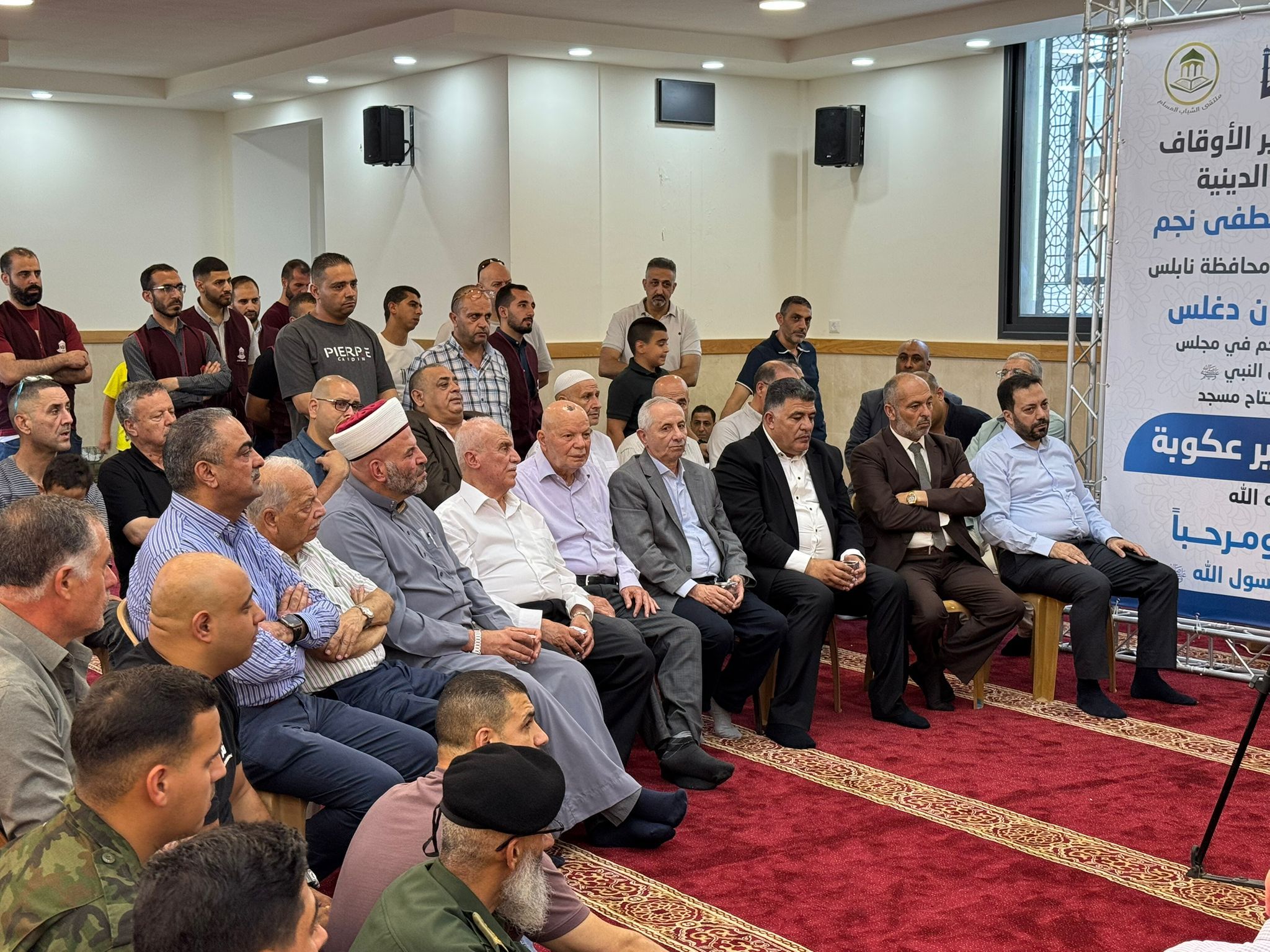 رغم المعاناة.. فلسطيني من نابلس يهدى والده مسجدا صدقة جارية على روحه.. صور