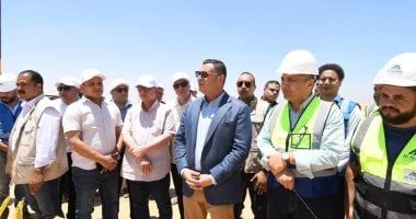 وزير الإسكان يتفقد محاور الطرق ومحطة تنقية مياه الشرب الجديدة بمدينة السادات