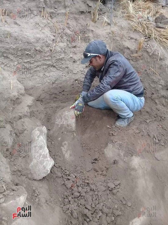 كشف أثرى بالكرنك.. العثور على مبنى بالطوب اللبن يحوى أفران ومعدات طهى خبز.. صور