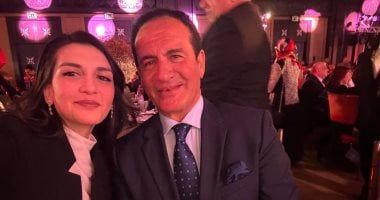 محمد ثروت يهنئ ابنته داليا بعد حصولها على درجة الماجستير من بريطانيا