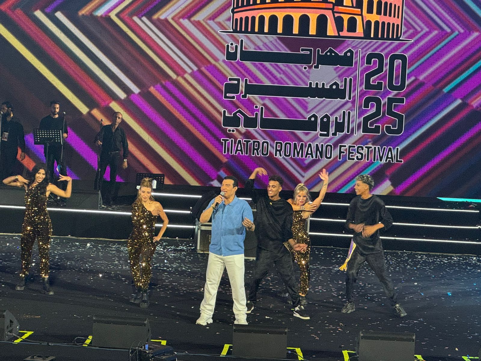 إيهاب توفيق يتألق بأروع أغانيه فى افتتاح المسرح الرومانى بمارينا.. فيديو وصور