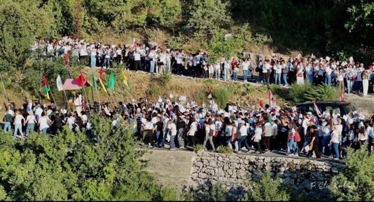 أكثر من عشرة آلاف مؤمن في مسيرة حج إلى ضريح القديس شربل في عنّايا تحضيرًا لعيده