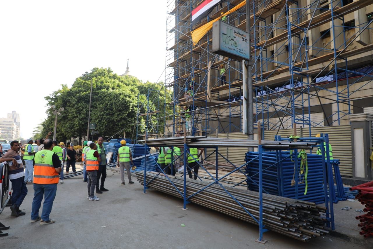 محافظ القاهرة يتفقد سنترال رمسيس لمتابعة أعمال الترميم.. صور