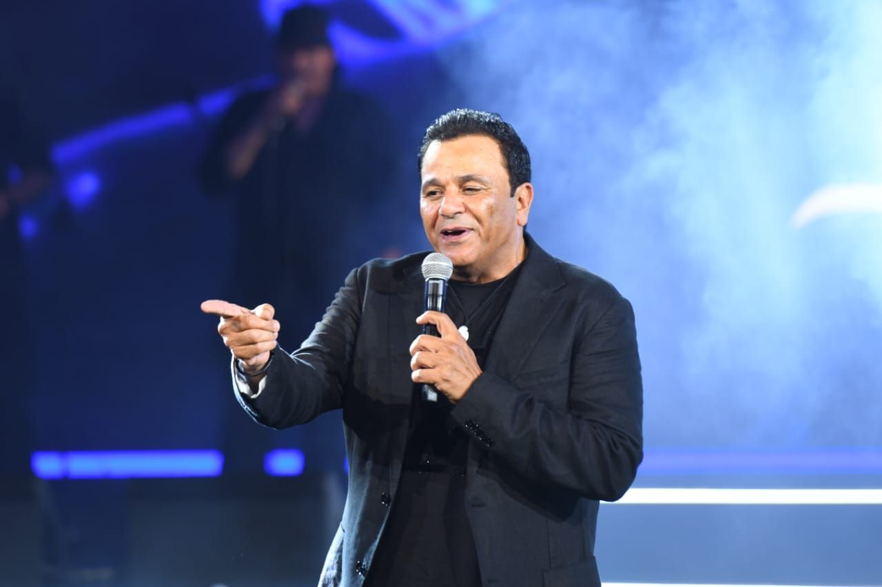 محمد فؤاد يشعل افتتاح المسرح الرومانى بباقة من أجمل أغانيه