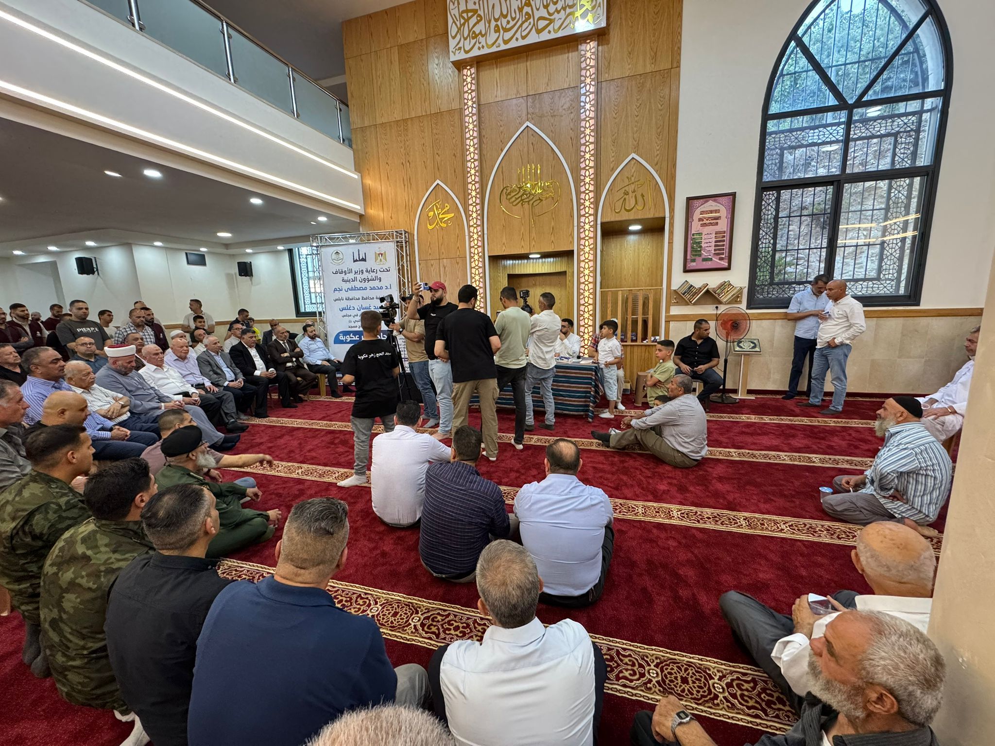 رغم المعاناة.. فلسطيني من نابلس يهدى والده مسجدا صدقة جارية على روحه.. صور