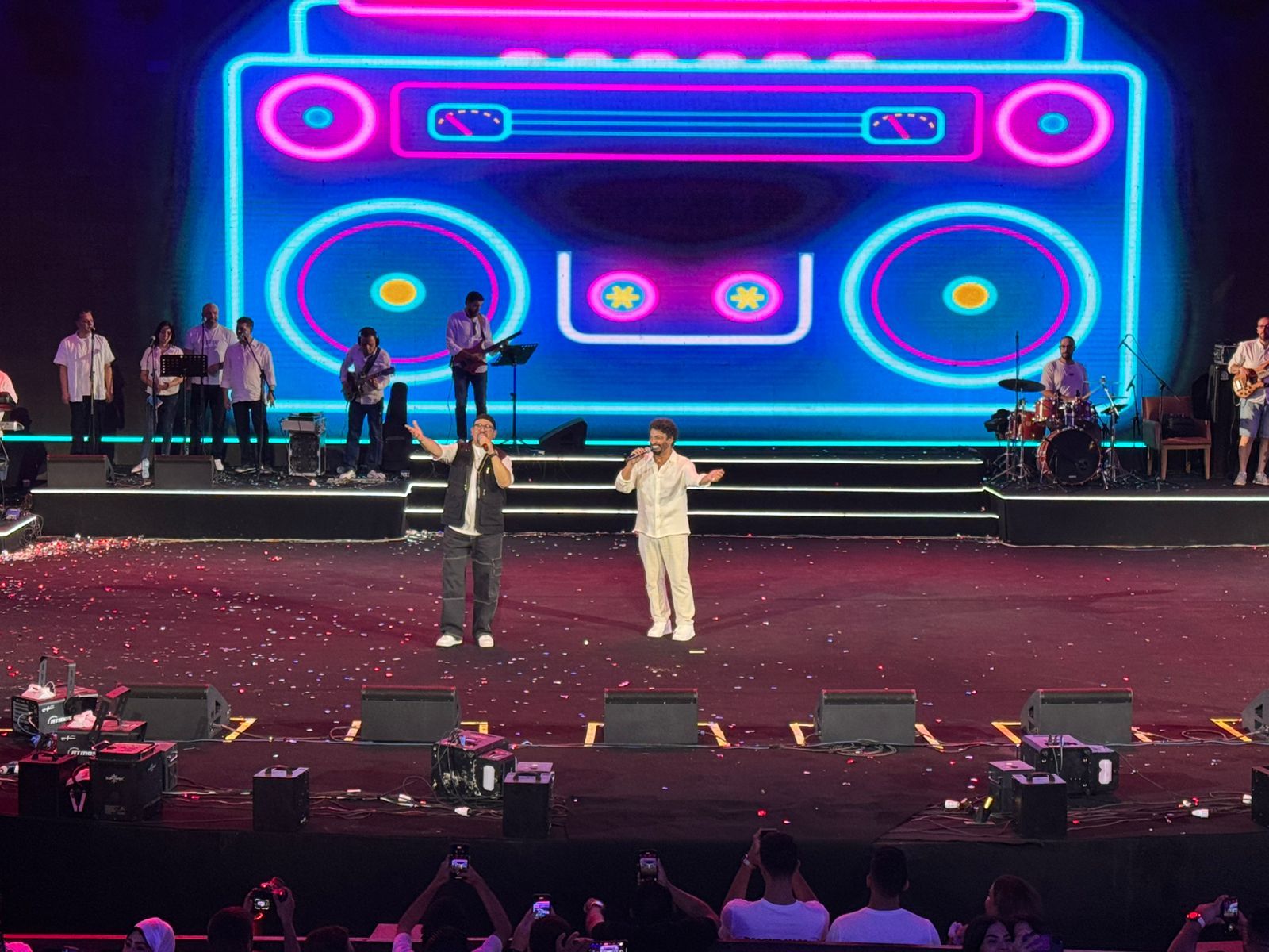 هشام عباس يشارك فى افتتاح المسرح الرومانى بدويتو مع الشاعرى